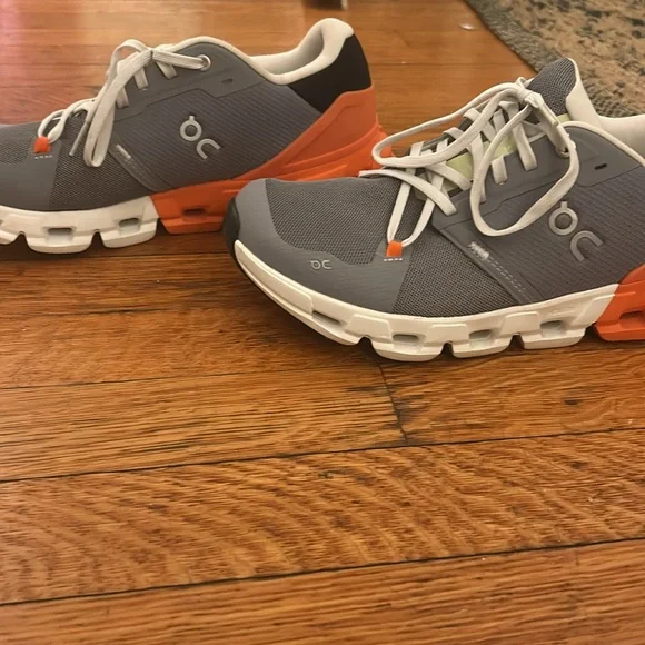 Barely Worn ON CLOUDFLYER Sneakers - Picture 2 of 4